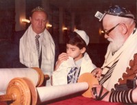daniel-pintchovski-beija-seu-talit-em-seu-bar-mitzva daniel-pintchovski-beija-seu-talit-em-seu-bar-mitzva